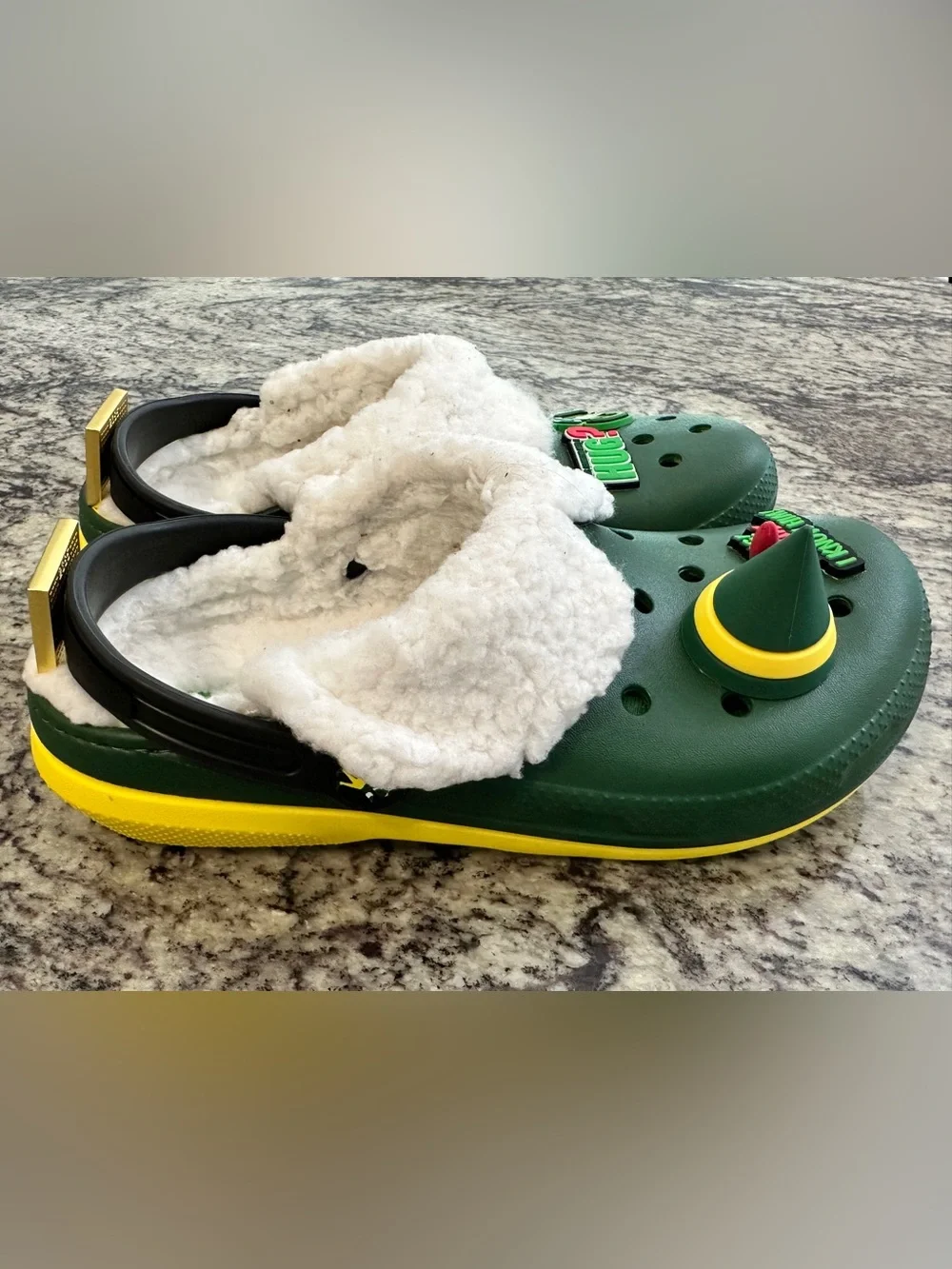 CROCS 🎄 omg